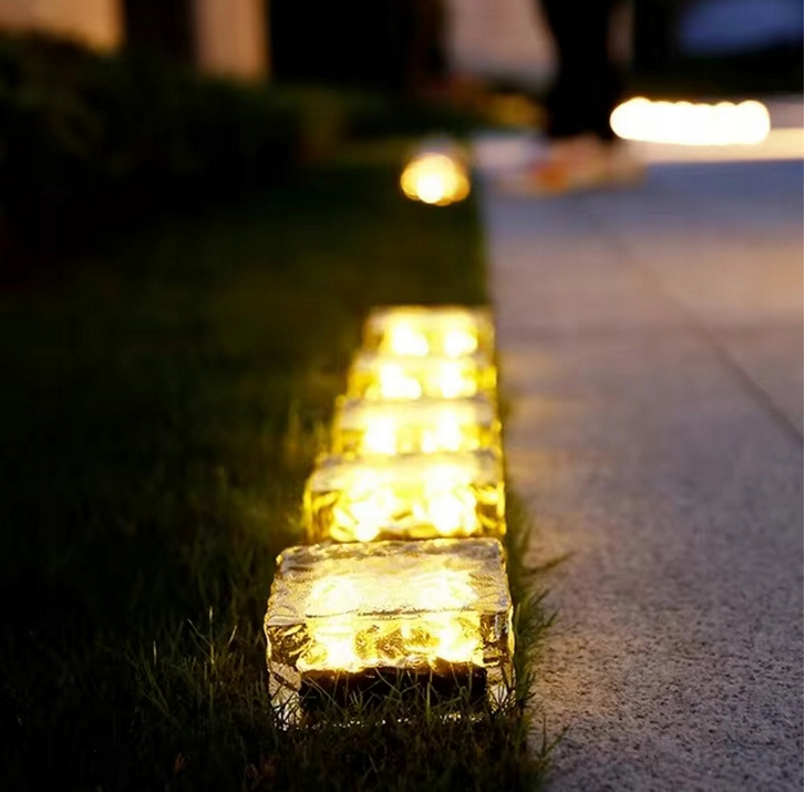 Lampa LED solarna najazdowa „Kostka Lodu” - barwa neutralna