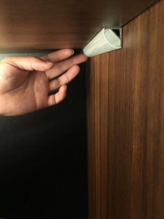 PROFIL ALUMINIOWY DO TAŚMY LED Srebrny Narożny Kątowy 2m + Klosz Mleczny